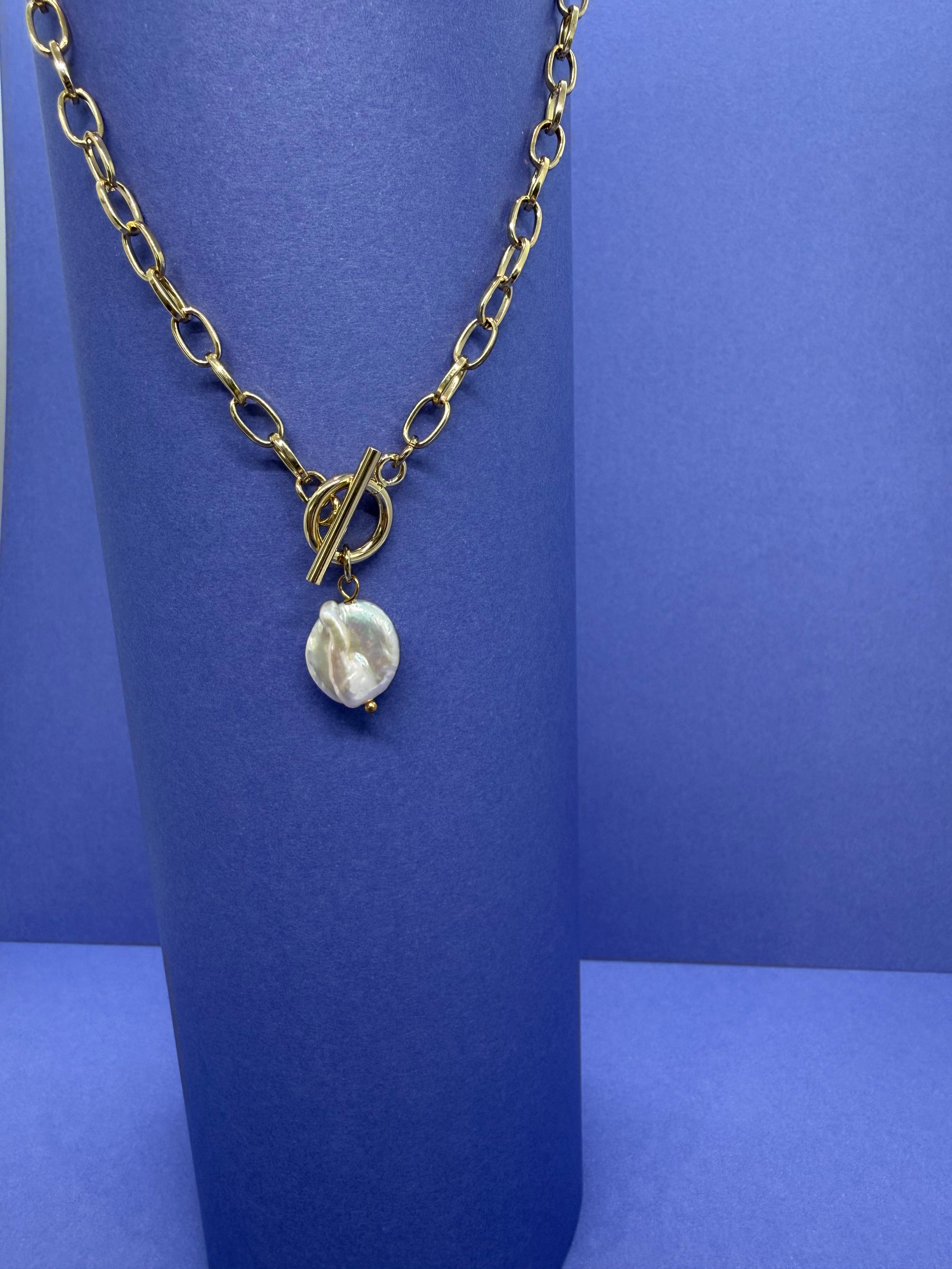 Collier avec pendentif façon nacre