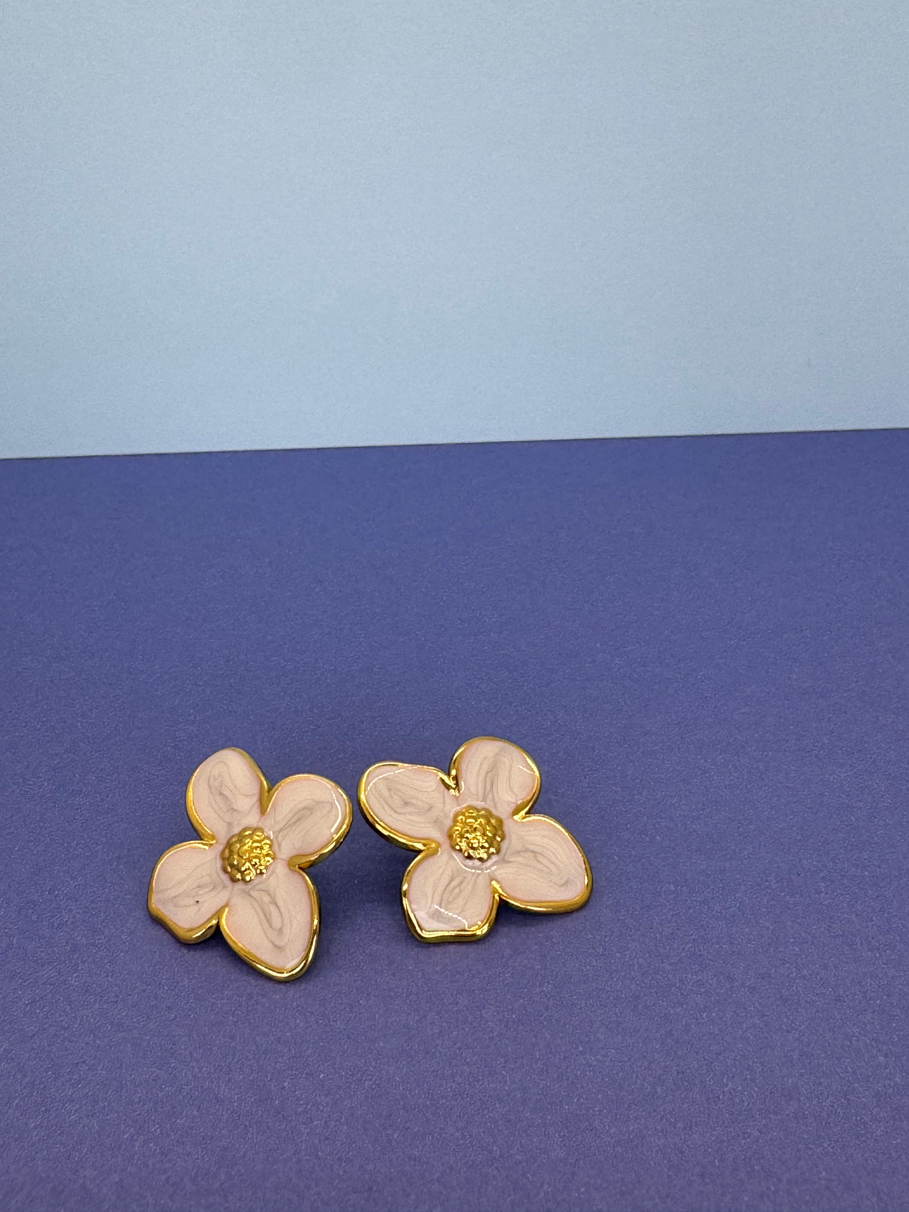 Clous d’oreilles fleurs