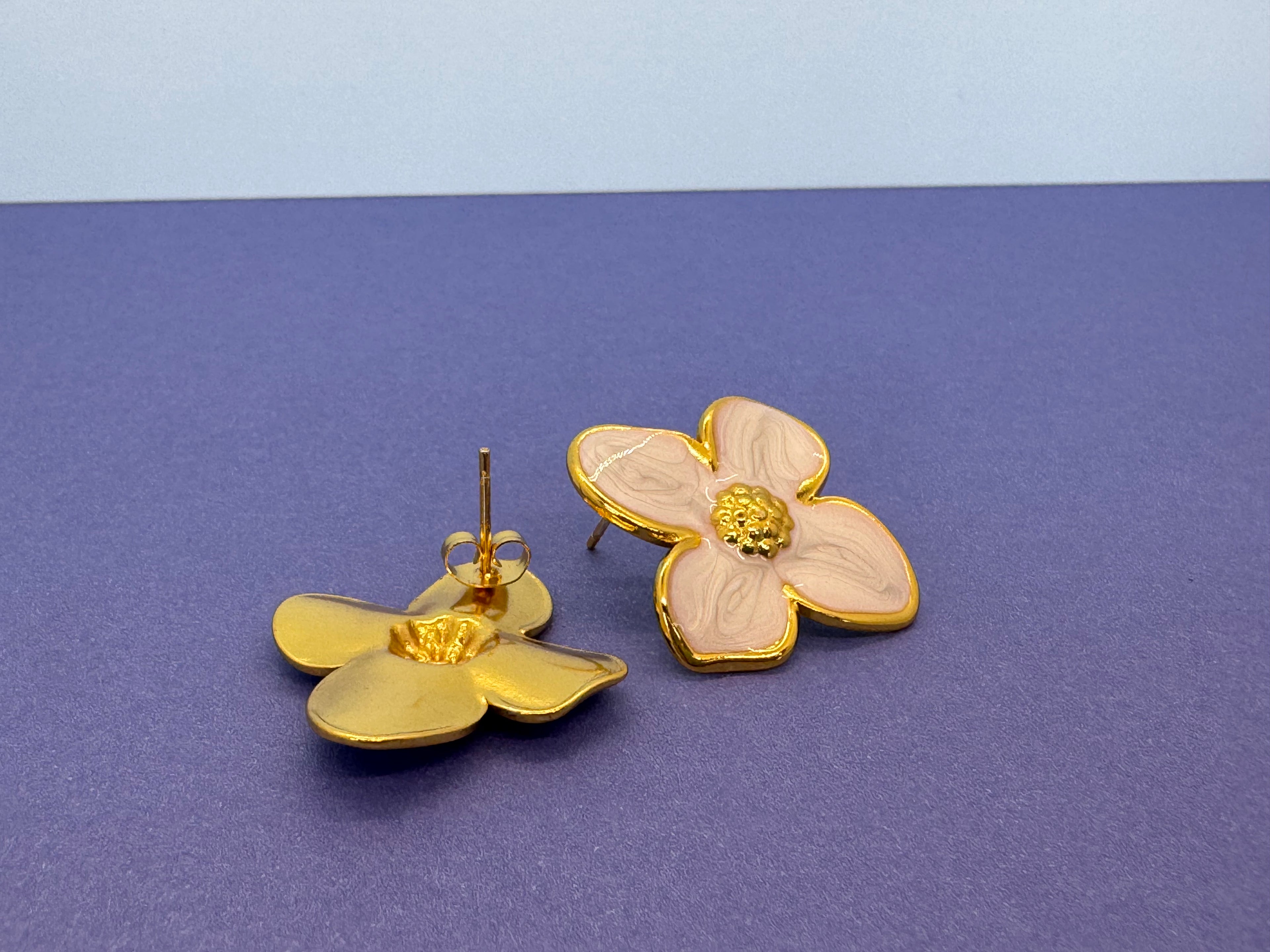 Clous d’oreilles fleurs