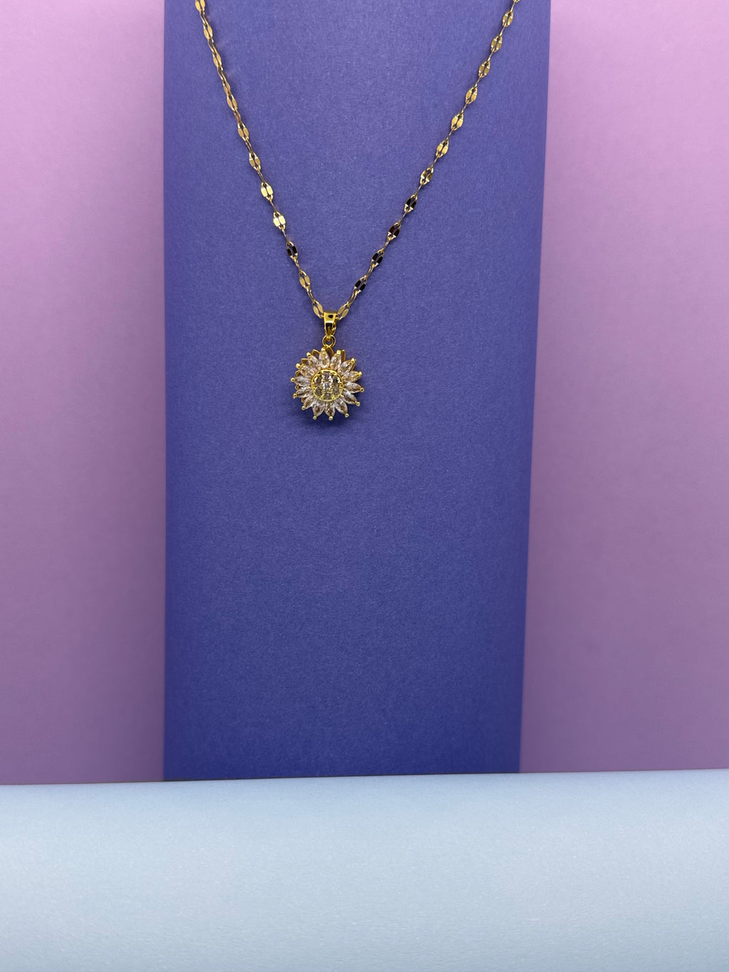 Collier  avec pendentif rotatif