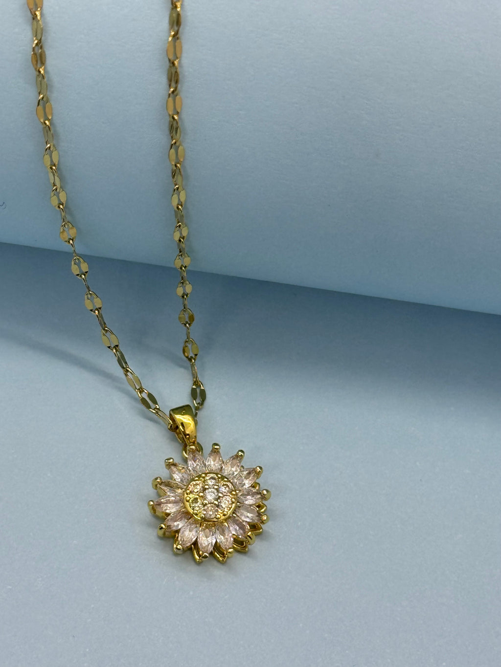 Collier  avec pendentif rotatif